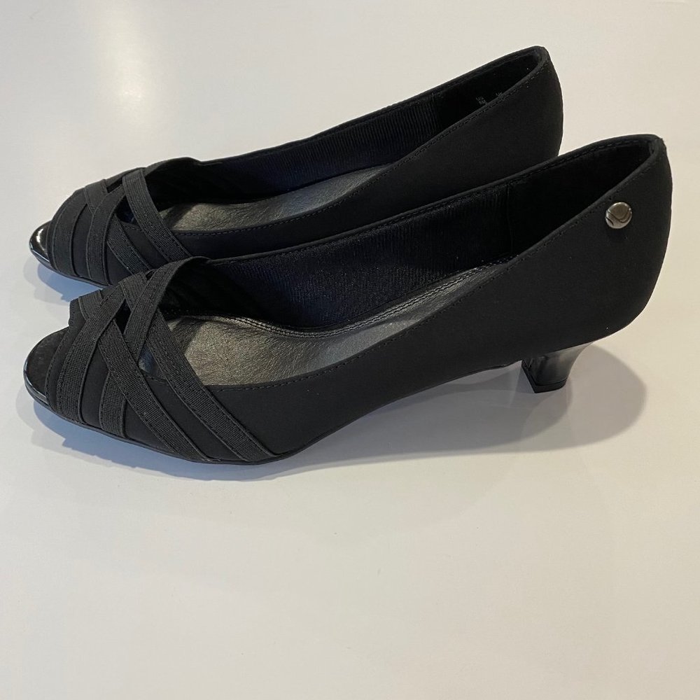 Life Stride fabric open toe heels